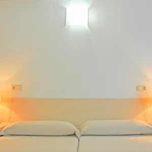 Residencia Universitaria Resa Sant Jordi Albergue